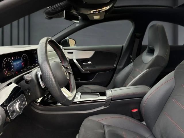 Mercedes-Benz CLA 200 AMG Line Coupé