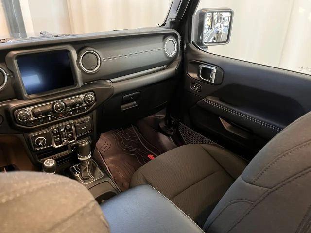 Jeep Wrangler Sahara