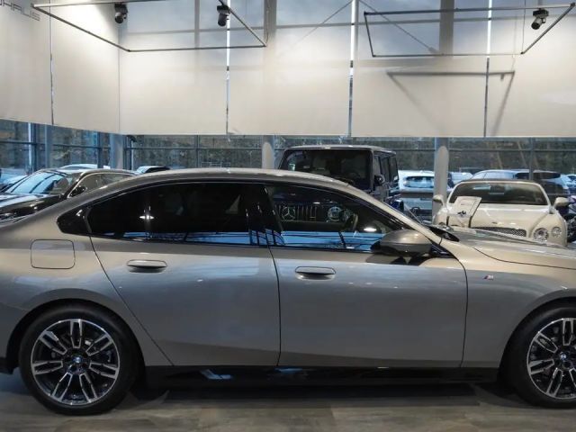 BMW 520 520i M-Sport Sedan