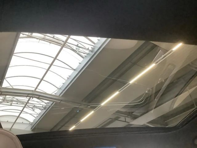 Mercedes-Benz E 200 AMG Line Sedan