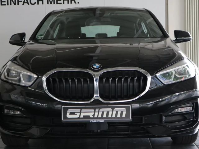 BMW 118 118i Sedan Sport Line