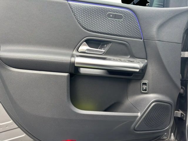 Mercedes-Benz B 220 4MATIC Sedan