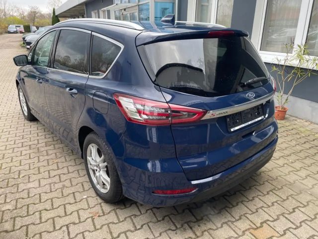 Ford S-Max Titanium