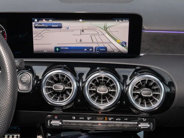 Mercedes-Benz A 220 4MATIC AMG Line