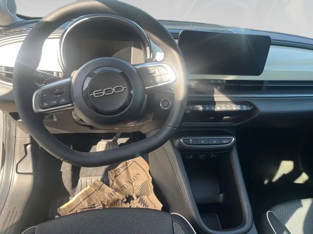 Fiat 600e HYBRID 100 RED KOMFORT STYLE