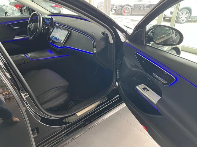 Mercedes-Benz E 200 AVANTGARDE Sedan