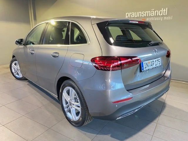 Mercedes-Benz B 200 Progressive Sedan