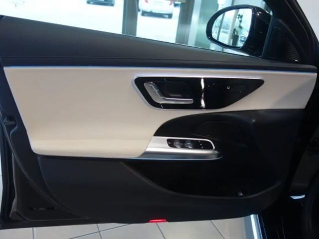 Mercedes-Benz E 220 AMG Line E 220 d Sedan