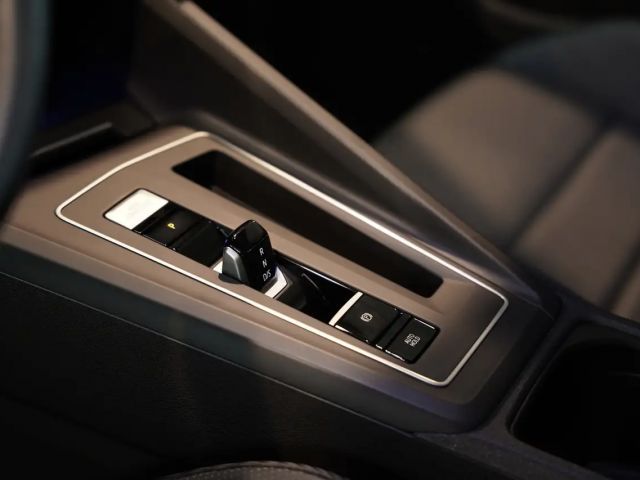 Volkswagen Golf R Performance 4M *2.H *19 *Pano *AKRA *DCC