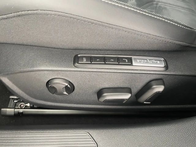 Volkswagen Golf Business DSG Variant