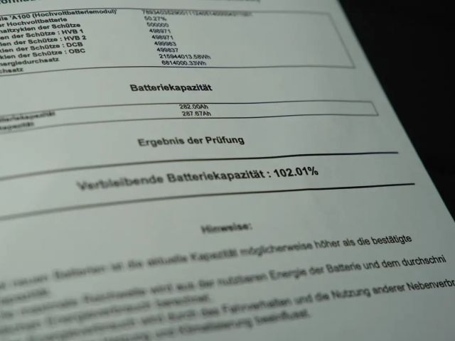 Mercedes-Benz EQE 300 Sedan