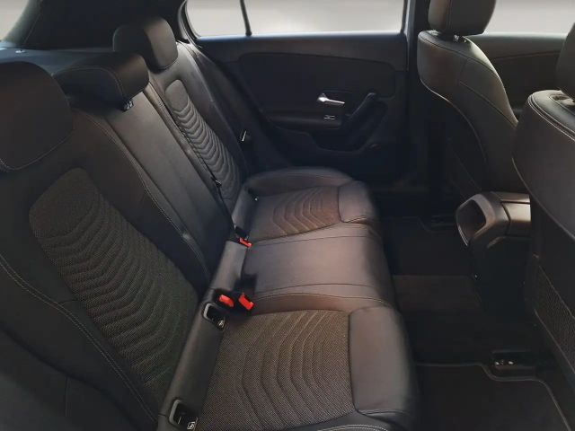 Mercedes-Benz A 200 Aut./LED/Panorama/AHK/Navi/Kamera/SHZ/1.Besitz