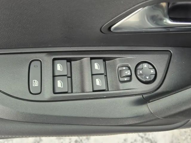 Peugeot 2008 Allure Pack Hybrid