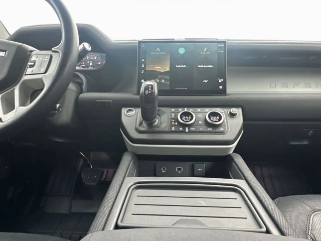 Land Rover Defender 110 D250 Dynamic SE