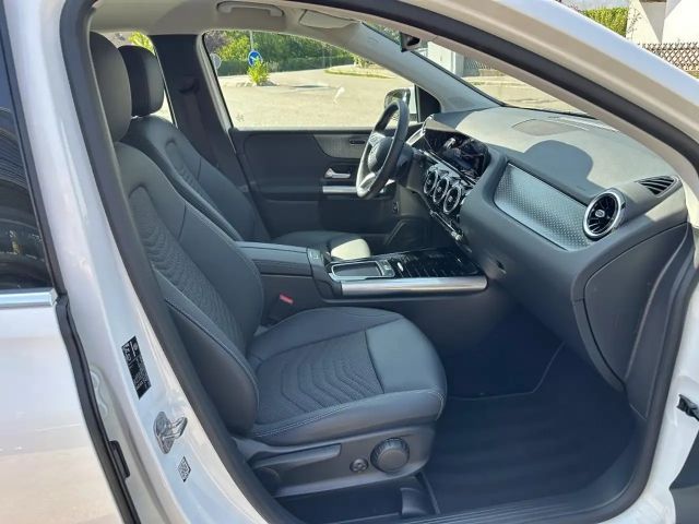 Mercedes-Benz B 200 Progressive Sedan