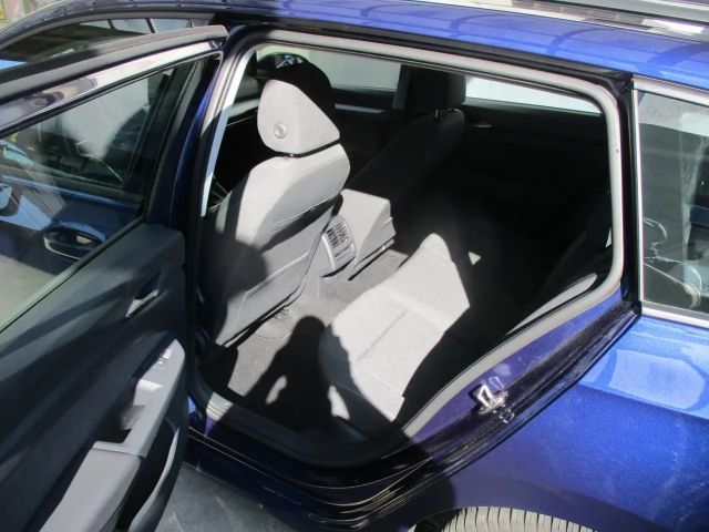 Volkswagen Golf Life Variant
