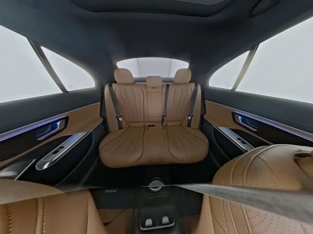 Mercedes-Benz E 200 AMG Line Sedan