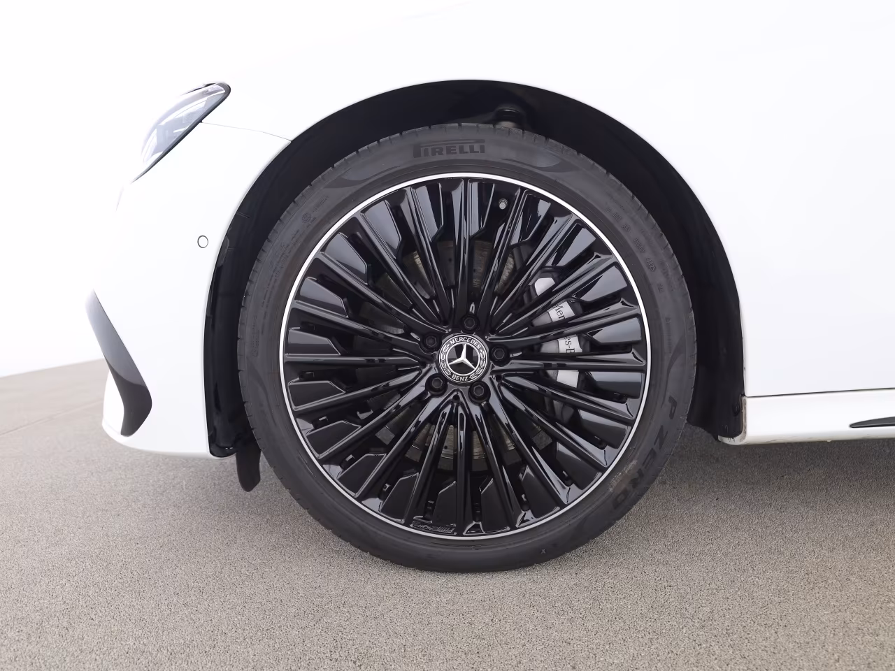 Mercedes-Benz E 200 AMG Line Sedan