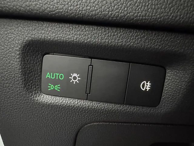 Skoda Octavia Kombi 2,0TDI *LED*AHK*Tempomat*Getönte Scheiben...