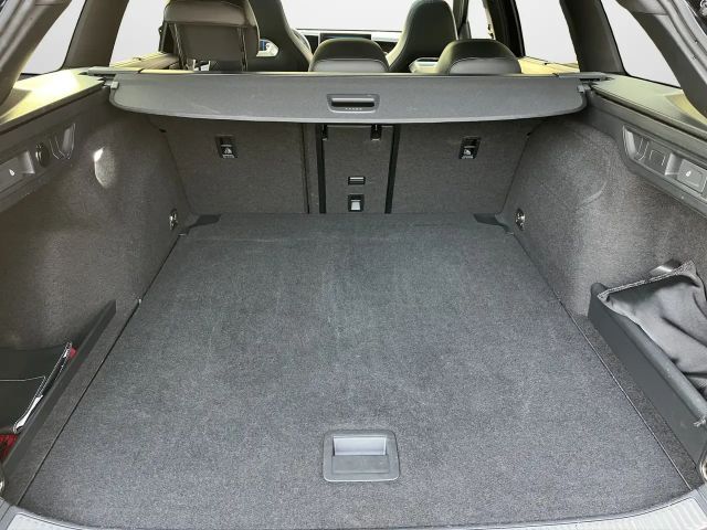 Volkswagen Passat 1.5 eTSI DSG R-Line Variant