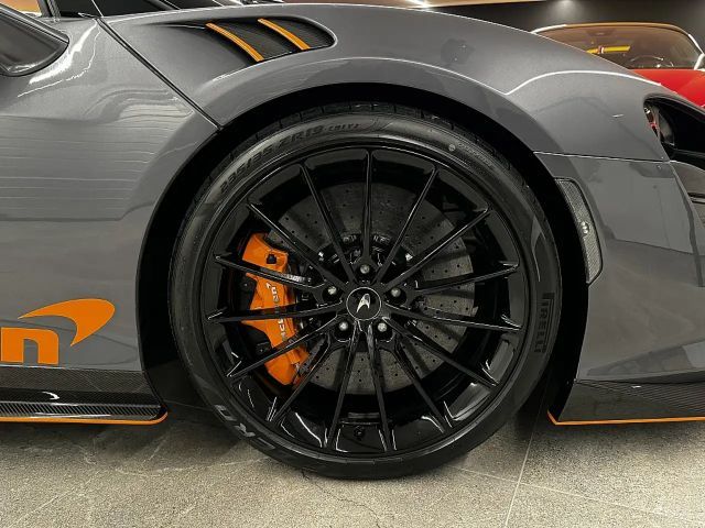 McLaren Artura Spider