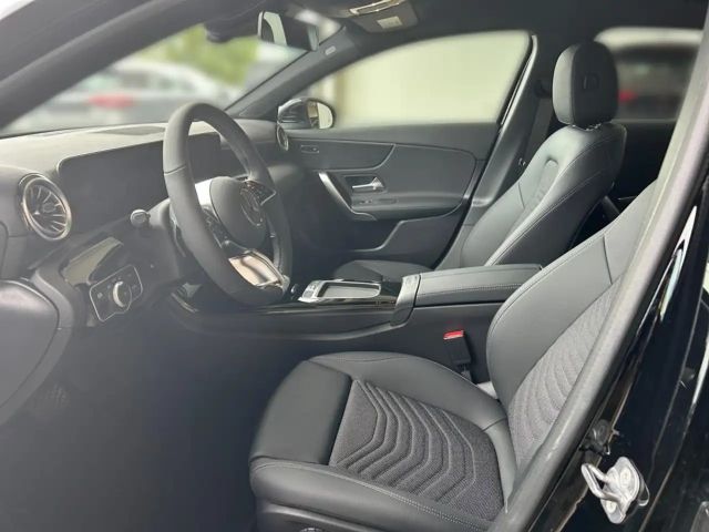 Mercedes-Benz A 180 Hatchback Progressive