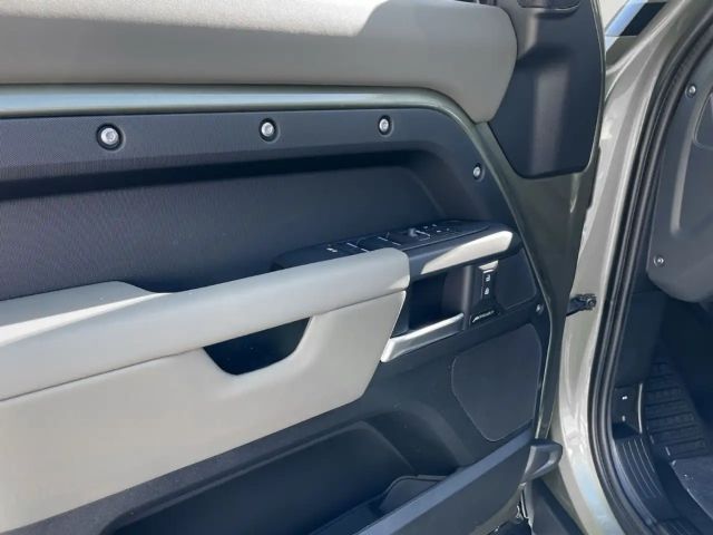 Land Rover Defender 110 D250 Dynamic SE