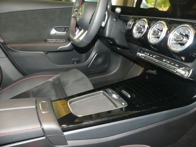 Mercedes-Benz A 200 AMG Line Hatchback