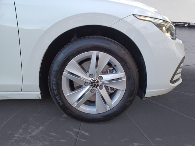 Volkswagen Golf Life Variant