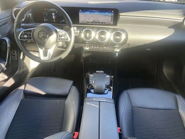 Mercedes-Benz CLA 200 CLA 200 d