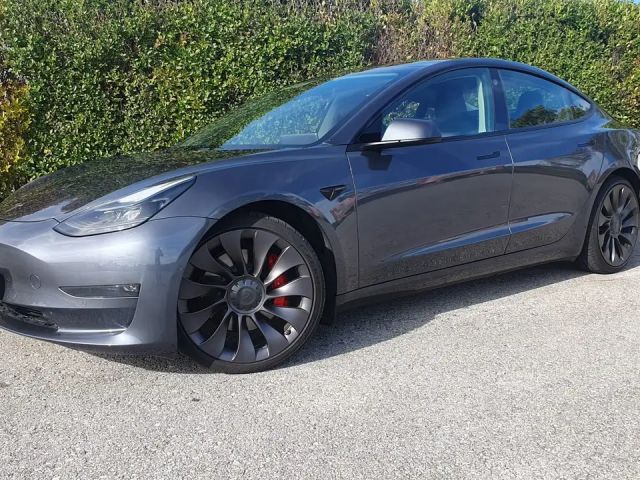 Tesla Model 3 Performance