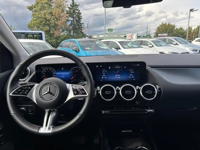 Mercedes-Benz B 200 Sedan