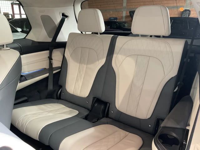 BMW X7 60i Panorama Glasdach Sky-Lounge | Sitzbelüftung |