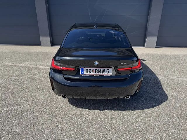 BMW 318 318i M-Sport Sedan