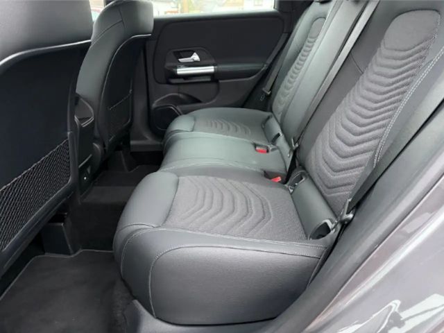 Mercedes-Benz B 180 Progressive Sedan