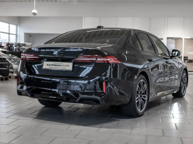 BMW 520 520d M-Sport Sedan