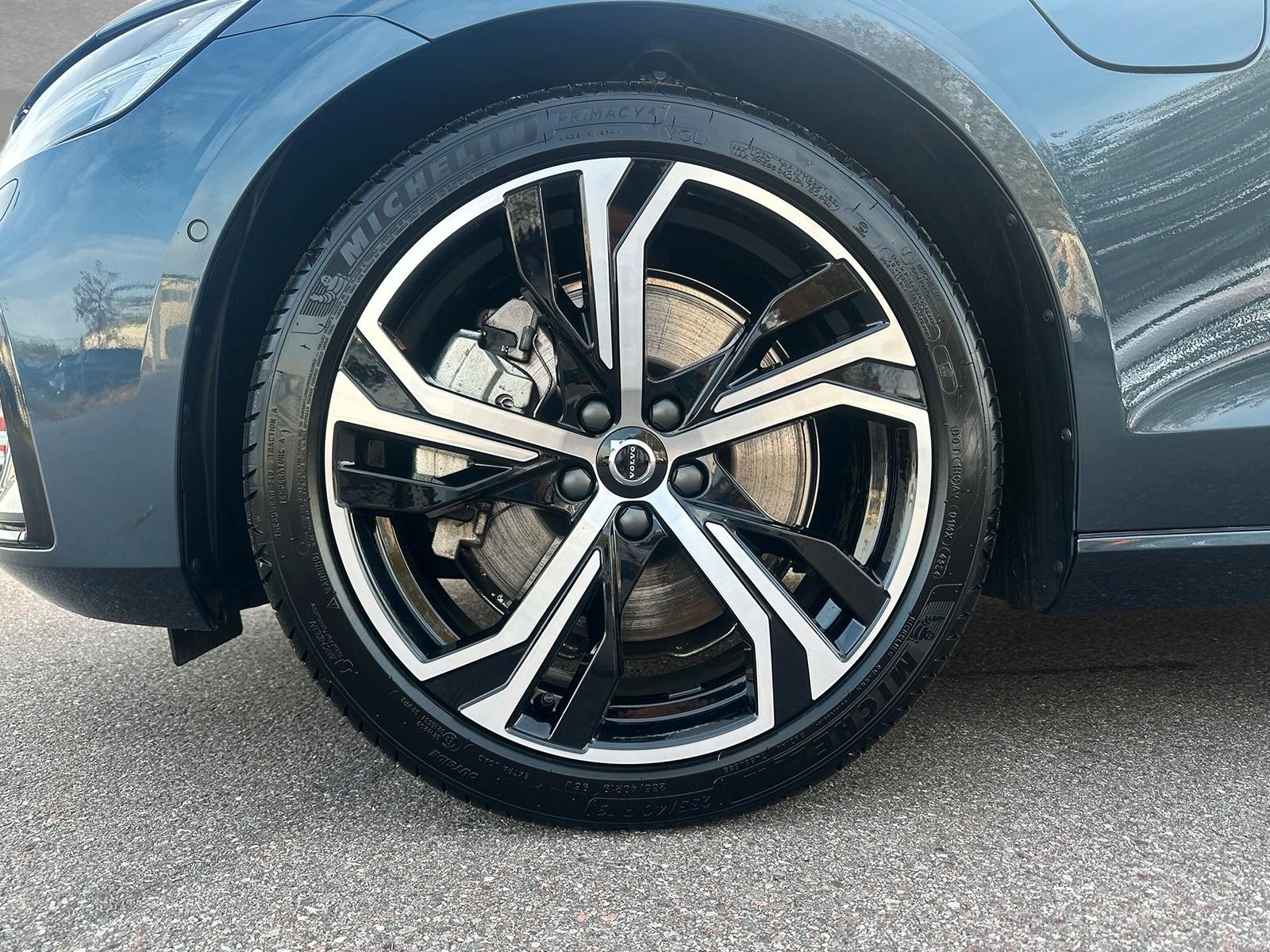 Volvo V60 AWD Dark Plus T6