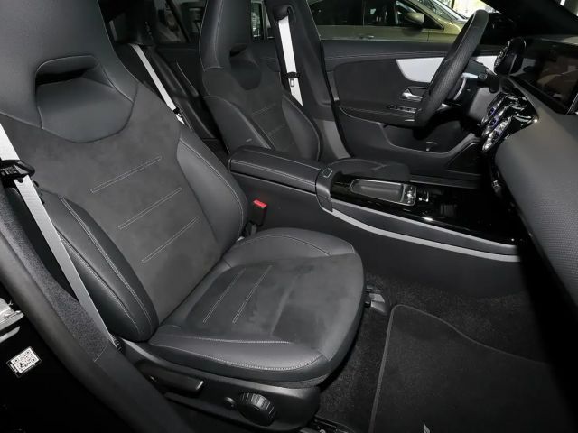 Mercedes-Benz CLA 200 AMG Line