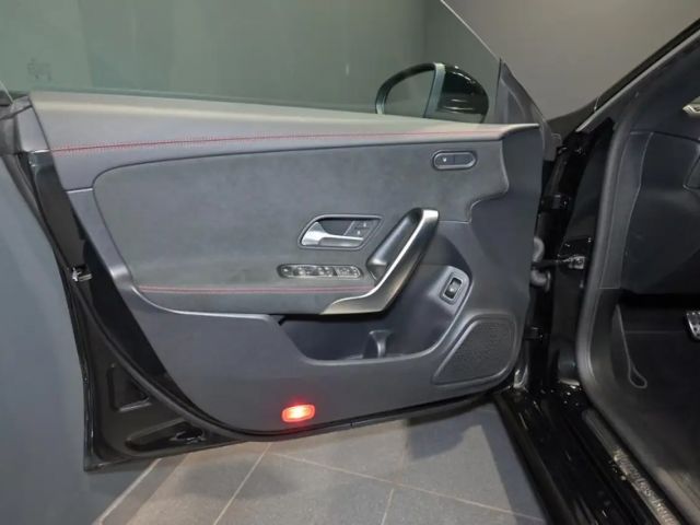 Mercedes-Benz CLA 200 AMG Line Coupé