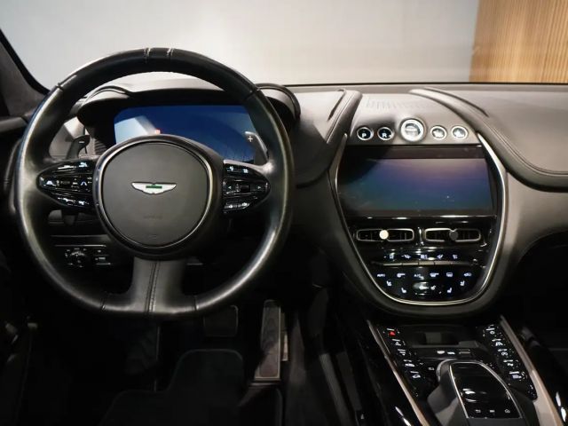 Aston Martin DBX V8