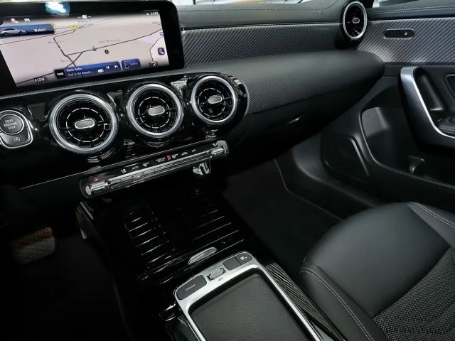 Mercedes-Benz CLA 180 KAMERA+SPURHALTE+LED+18"