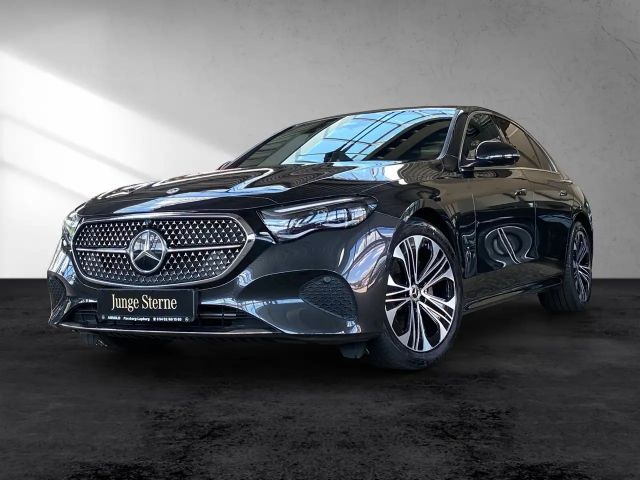 Mercedes-Benz E 200 AVANTGARDE Sedan