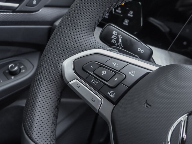 Volkswagen Golf 1.5 eTSI DSG Golf VIII R-Line