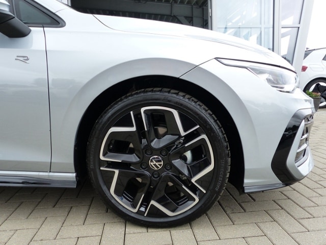 Volkswagen Golf 1.5 eTSI DSG