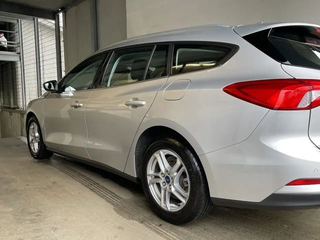 Ford Focus Cool & Connect Wagon