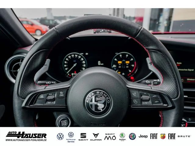 Alfa Romeo Giulia AT8 Q4 Turbo