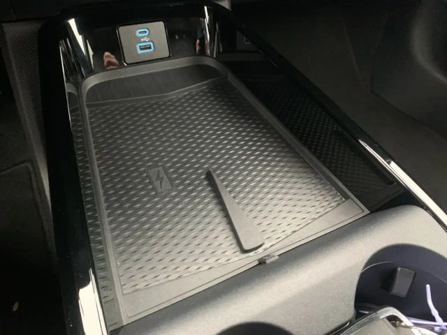 Ford Mustang Mach-E Basis Navi digitales Cockpit LED ACC Mehrzonenklim