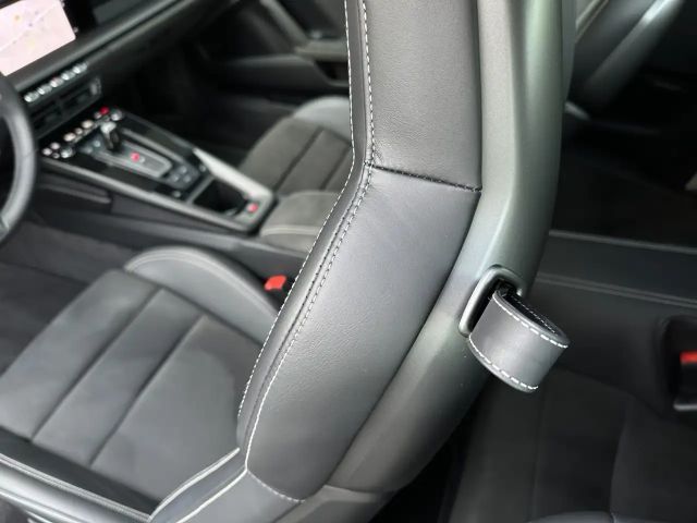 Porsche 992 Cabrio Carrera GTS