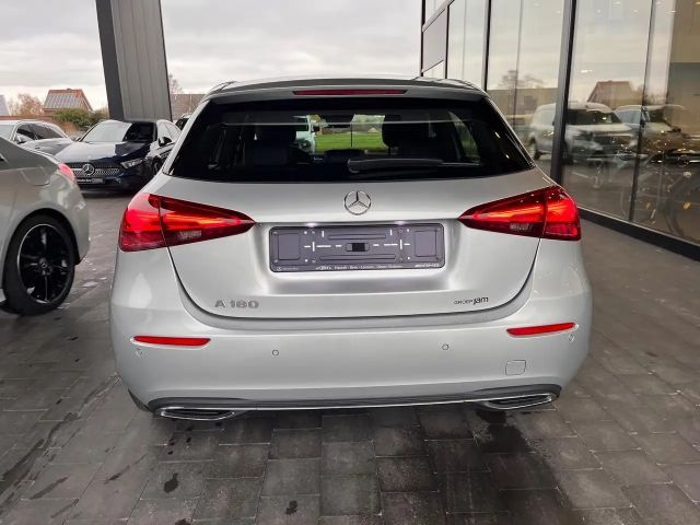 Mercedes-Benz A 180 Business Line Hatchback