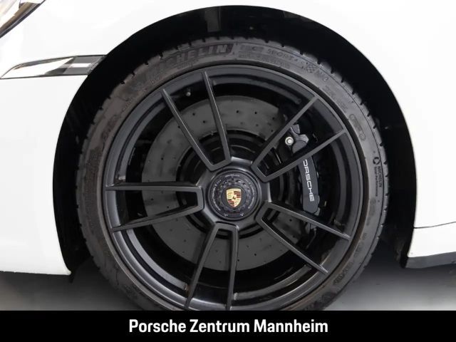 Porsche 992 4 Coupé GTS Targa